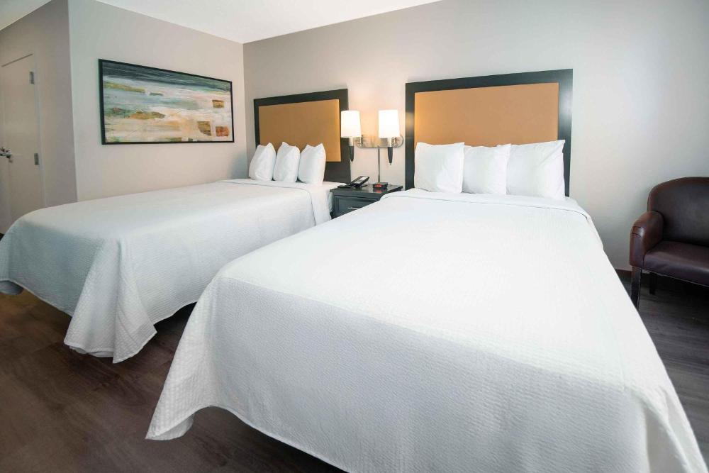 Deluxe Studio with Two Queen Beds - Non-Smoking interior